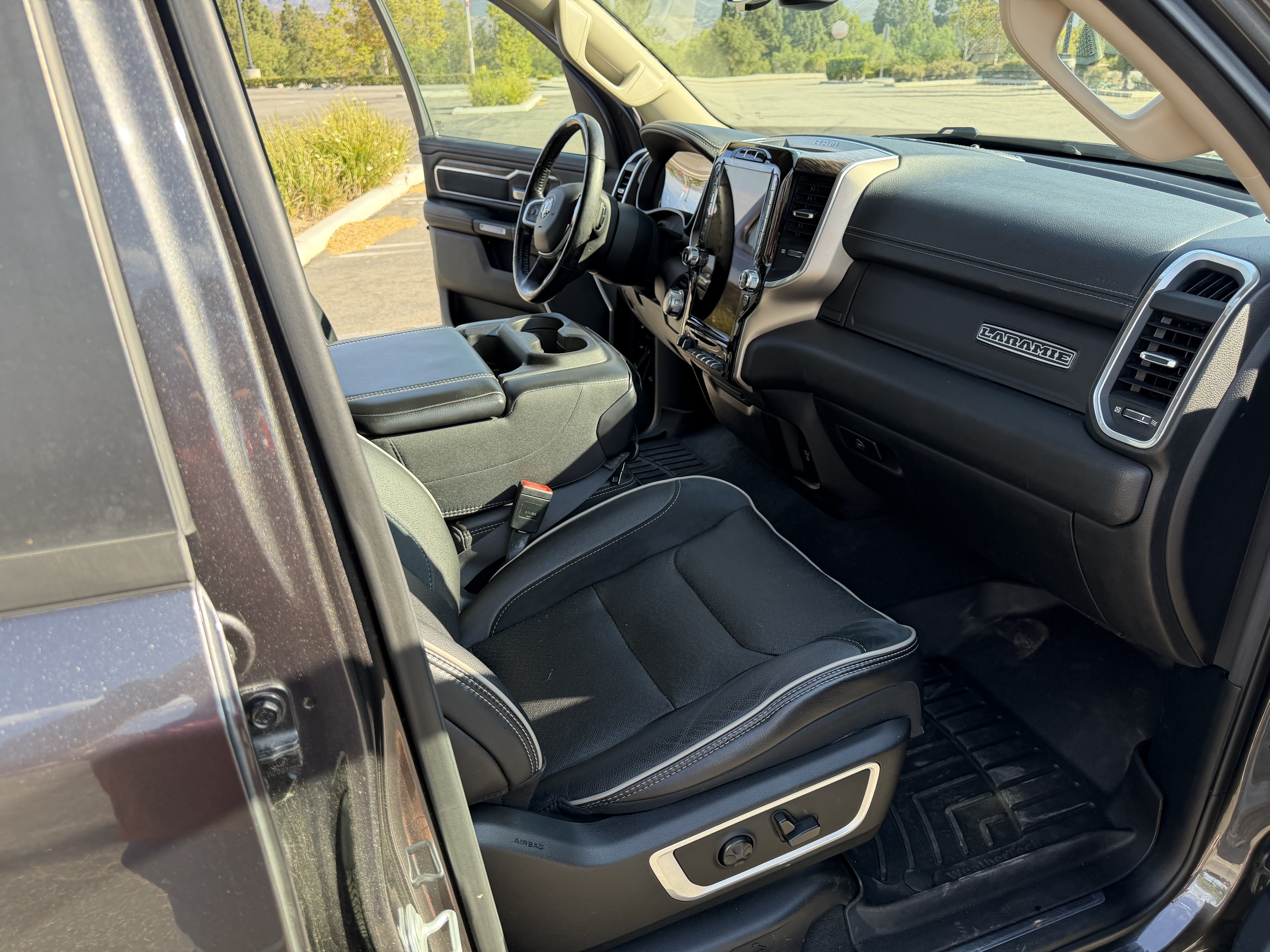 Used 2019 RAM 1500 Laramie AWD/4WD image 12