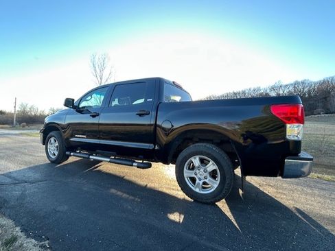 Used 2011 Toyota Tundra 4x4 CrewMax w/ SR5 Pkg image 6