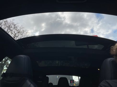 Used 2015 Tesla Model S 70D image 10