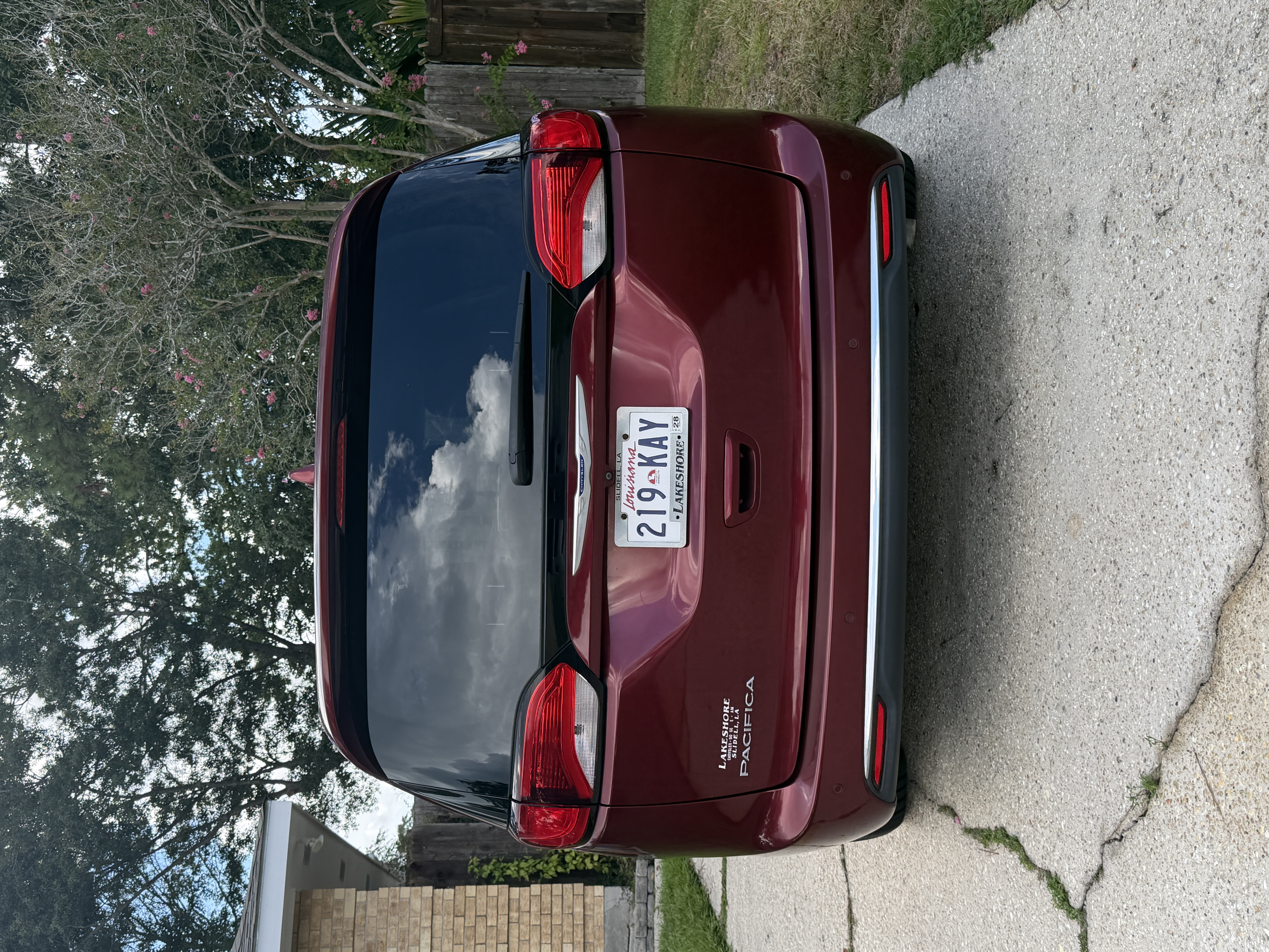 Used 2019 Chrysler Pacifica Touring Plus w/ Advanced Safetytec Group FWD image 17