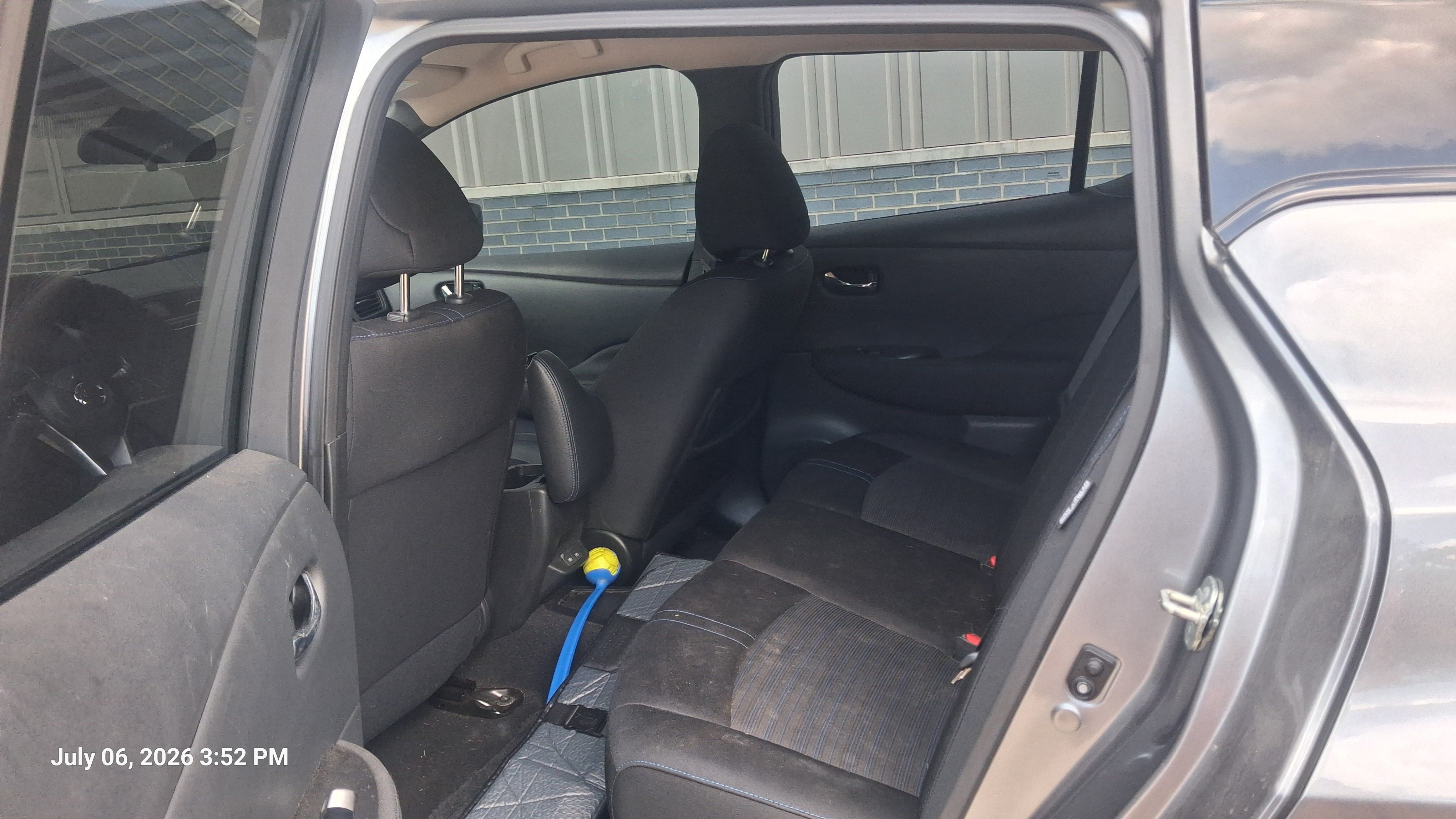 Used 2022 Nissan Leaf S FWD image 2