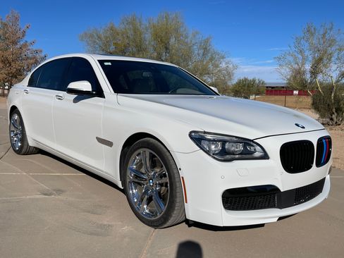 Used 2013 BMW 750Li image 2