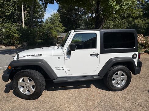 Used 2011 Jeep Wrangler Sport AWD/4WD image 2