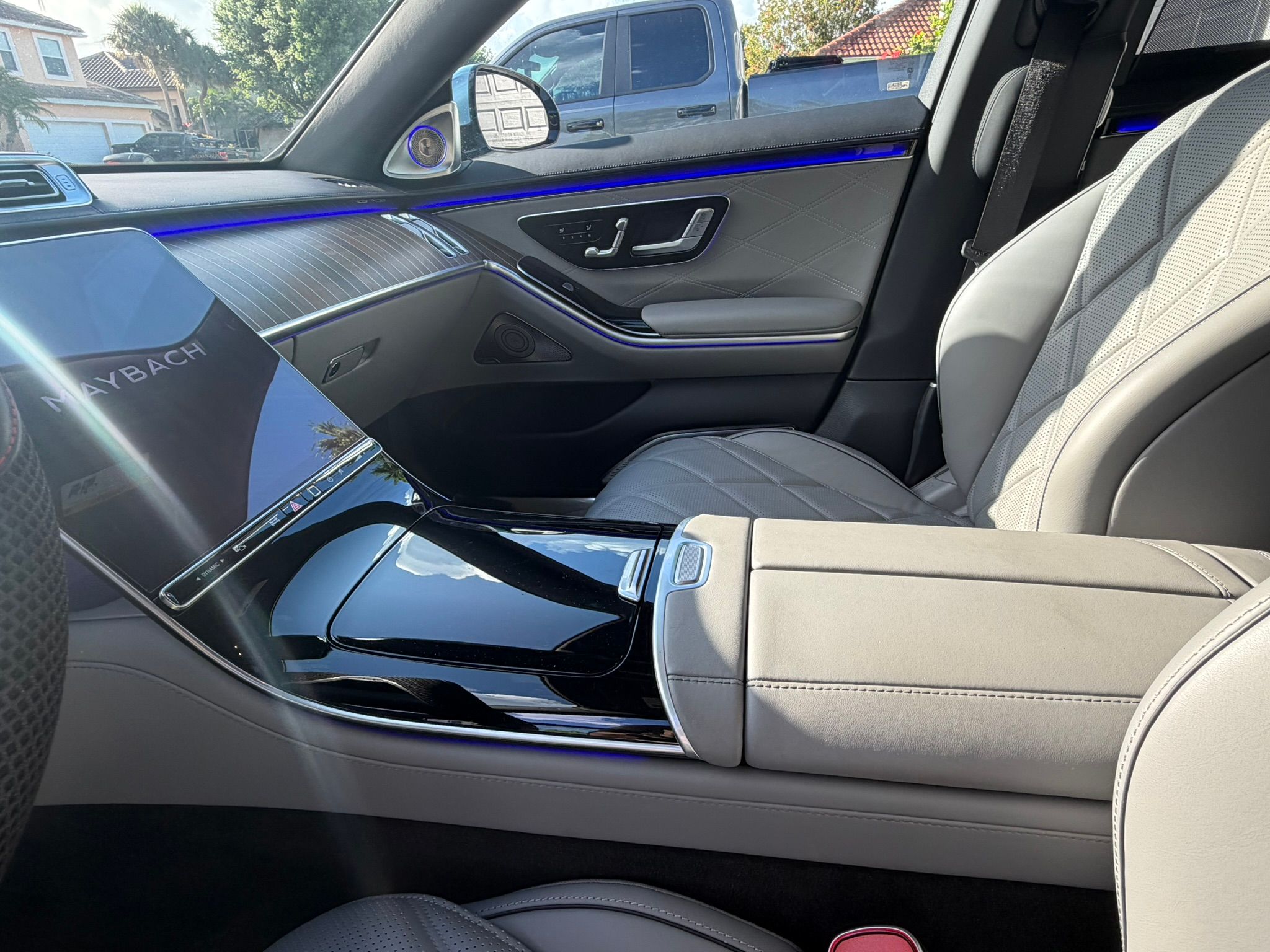 Used 2025 Mercedes-Benz Maybach S 580 4MATIC image 12