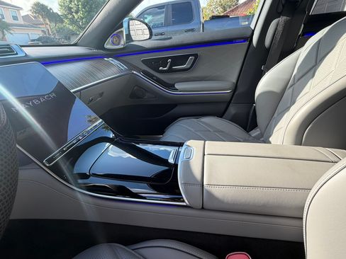 Used 2025 Mercedes-Benz Maybach S 580 4MATIC image 12