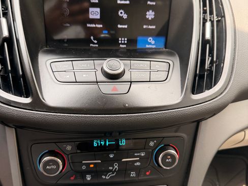 Used 2017 Ford Escape SE w/ SE Leather Comfort Package FWD image 2