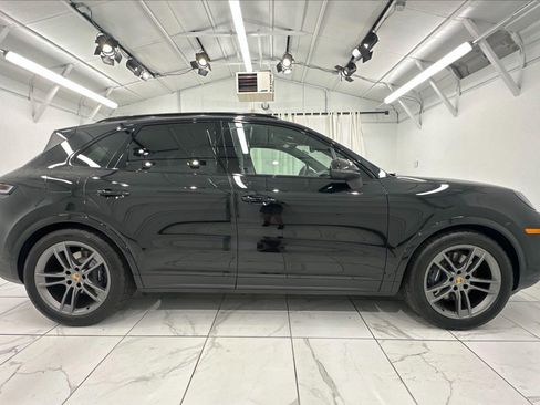 Used 2024 Porsche Cayenne image 6
