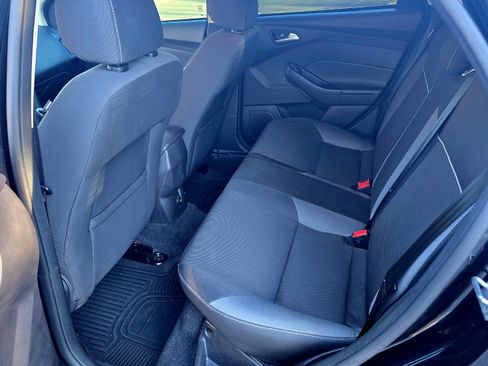 Used 2014 Ford Focus SE w/ SE Winter Package image 13