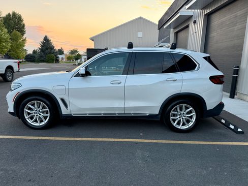 Used 2021 BMW X5 xDrive45e w/ Executive Package image 2