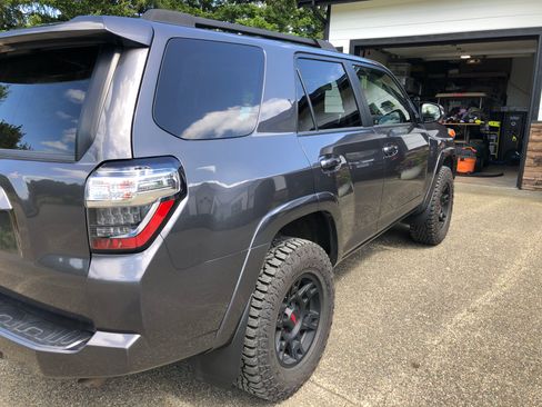 Used 2018 Toyota 4Runner SR5 Premium image 15