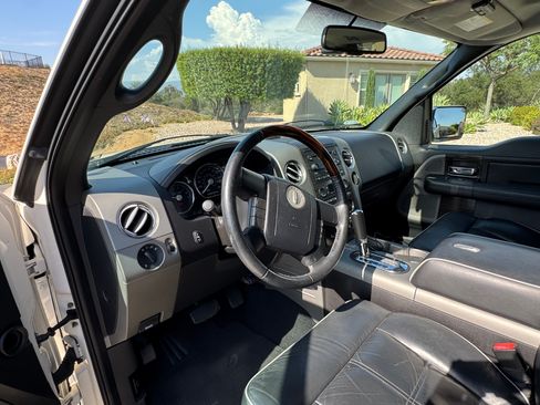 Used 2007 Lincoln Mark LT 4x4 image 19