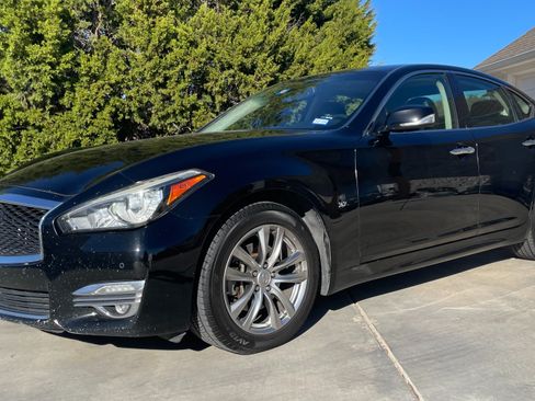 Used 2015 INFINITI Q70 3.7 image 2