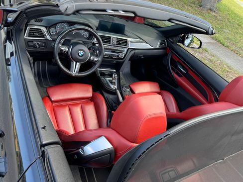Used 2018 BMW M4 Convertible w/ Competition Package RWD image 11