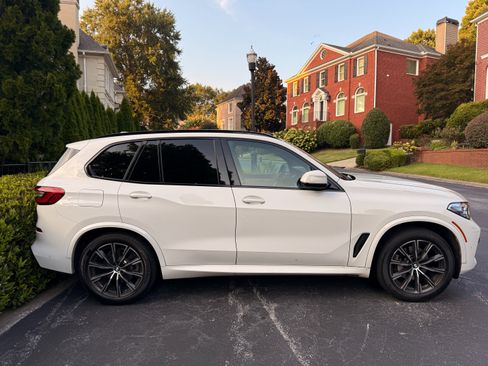 Used 2019 BMW X5 xDrive40i w/ M Sport Package AWD/4WD image 4
