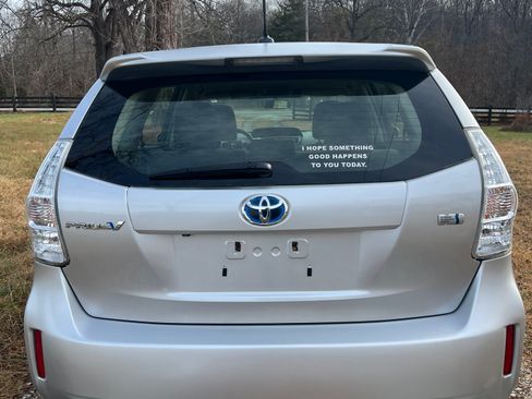 Used 2014 Toyota Prius V Three image 8