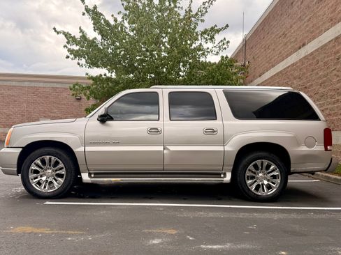 Used 2005 Cadillac Escalade ESV AWD image 5