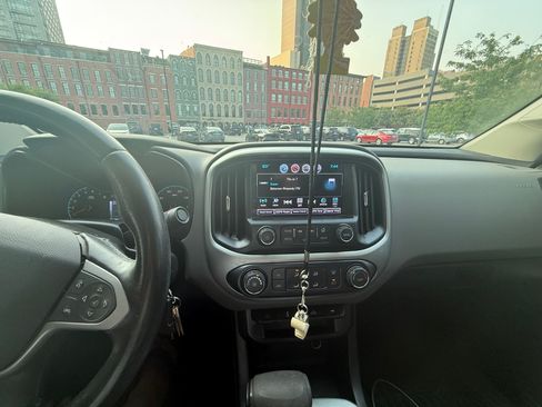 Used 2017 Chevrolet Colorado LT RWD image 9
