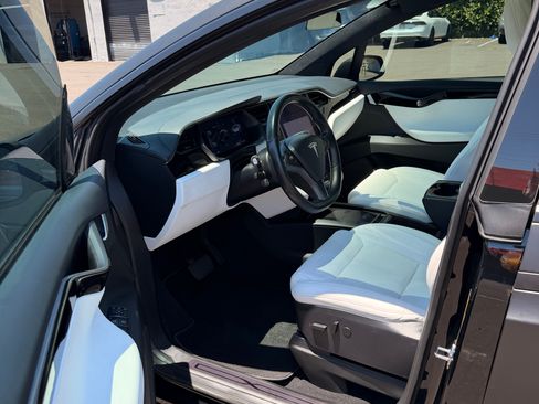 Used 2020 Tesla Model X Long Range AWD/4WD image 17