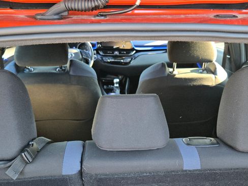 Used 2020 Toyota C-HR XLE Sport Utility 4D image 9