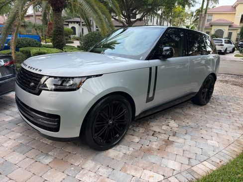 Used 2024 Land Rover Range Rover SE image 11