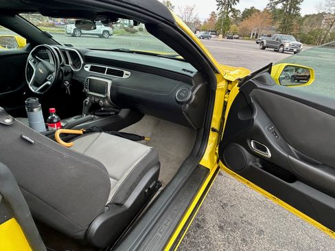 Used 2015 Chevrolet Camaro LT image 8