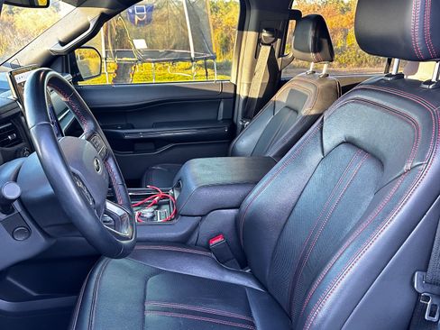 Used 2023 Ford Expedition Limited image 10