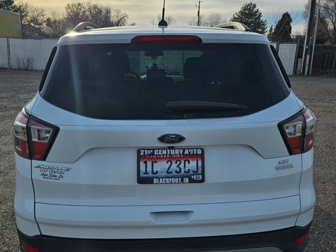 Used 2018 Ford Escape SE image 2