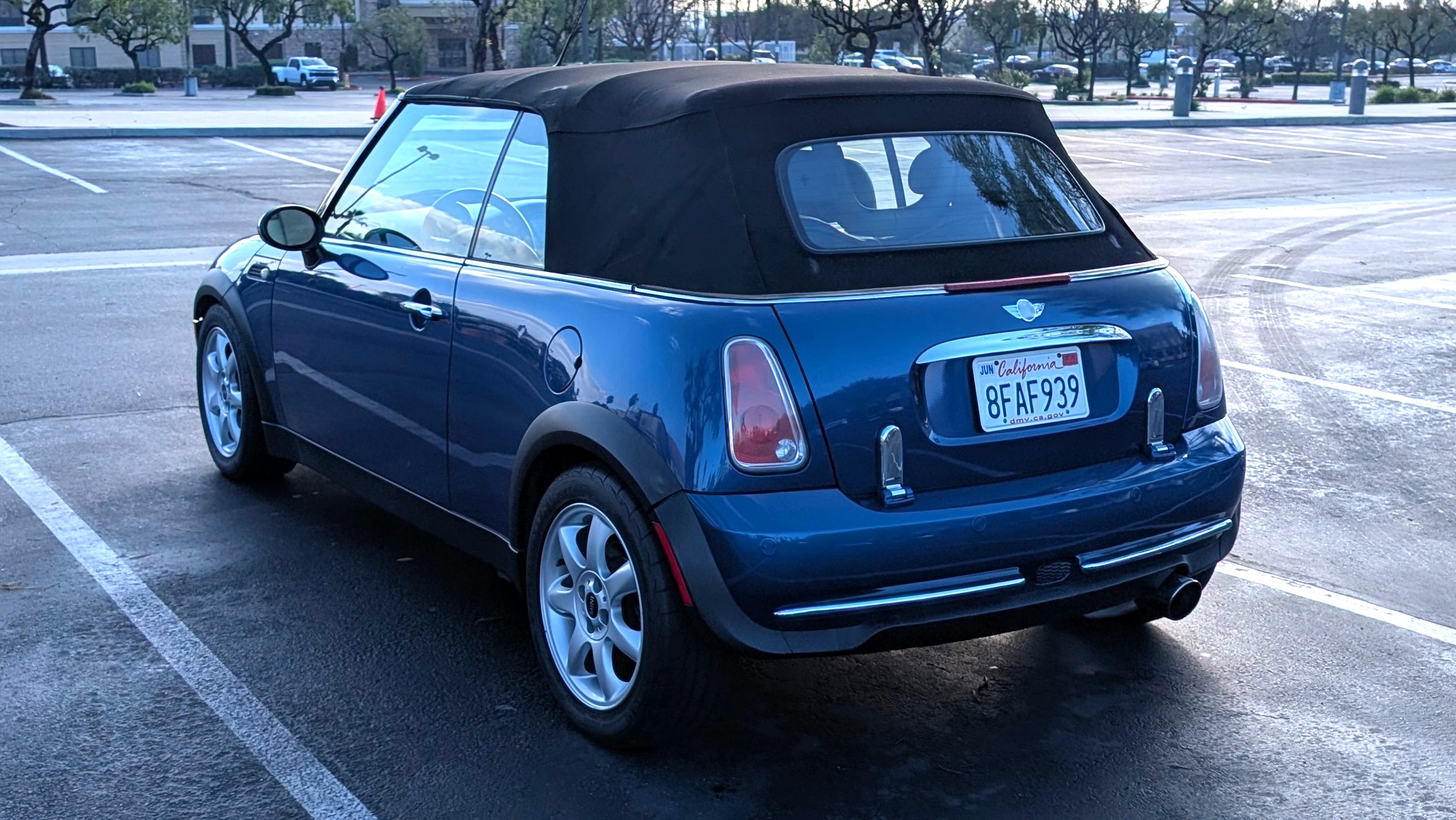 Used 2007 MINI Cooper Convertible FWD image 1