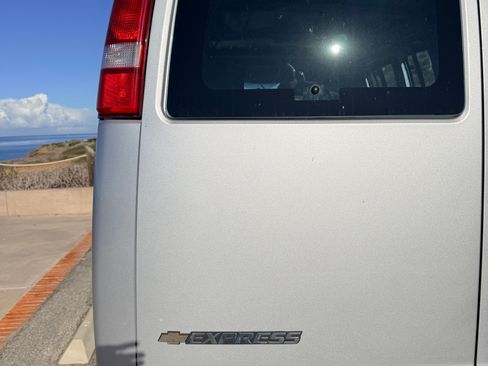 Used 2021 Chevrolet Express 2500 Regular Van 3D w/ Driver Convenience Package image 10