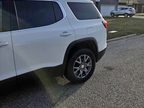 Used 2020 GMC Acadia SLT image 2