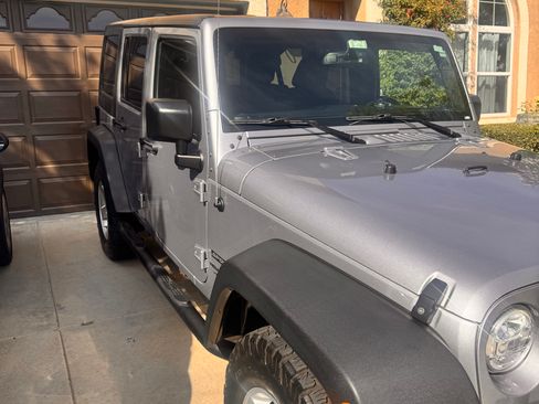 Used 2015 Jeep Wrangler Unlimited Sport w/ Quick Order Package 24S AWD/4WD image 5