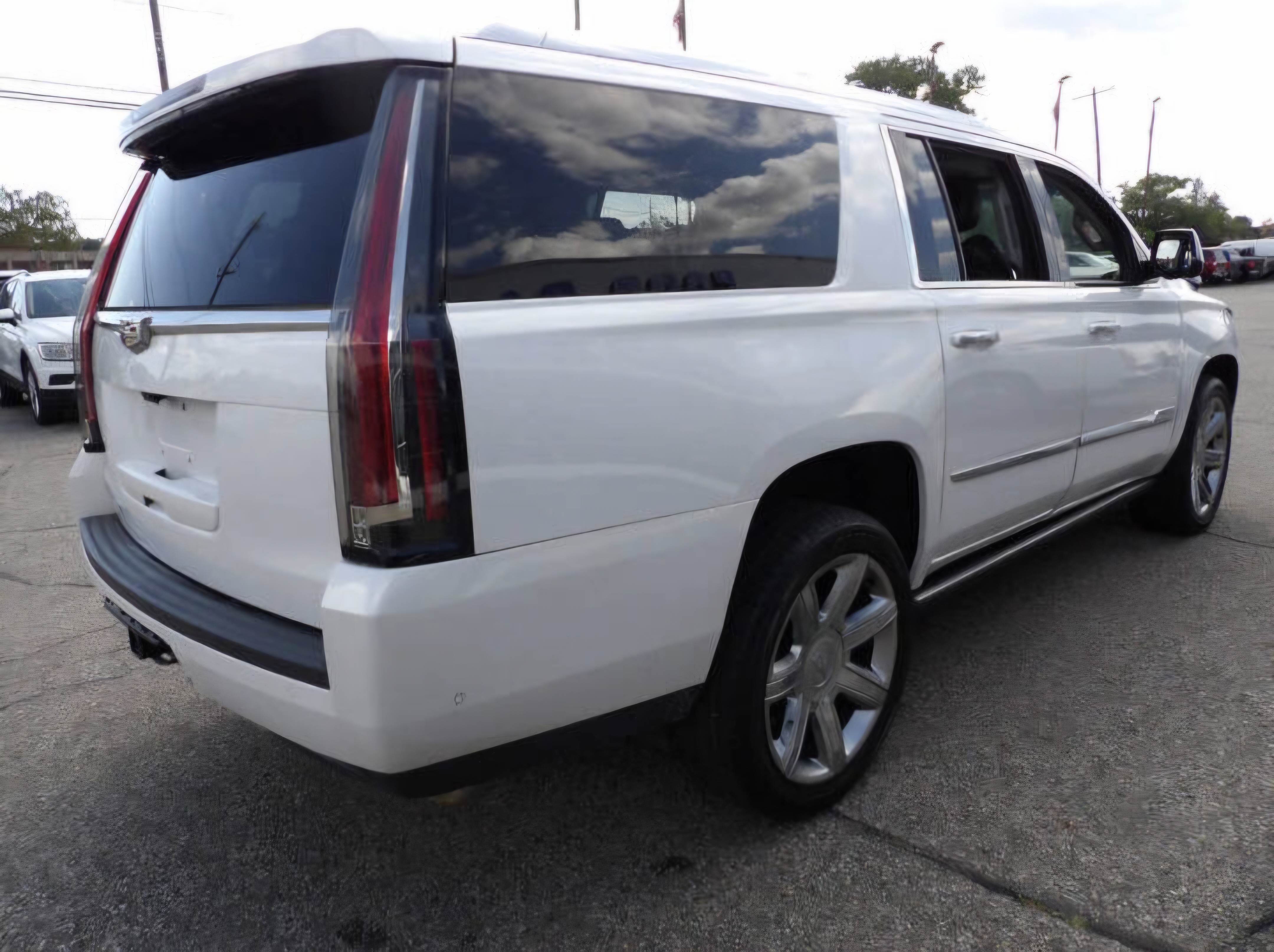 Used 2017 Cadillac Escalade ESV Premium Luxury AWD/4WD image 9