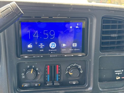 Used 2006 Chevrolet Silverado 2500 LT w/ Heavy-Duty Power Package AWD/4WD image 8