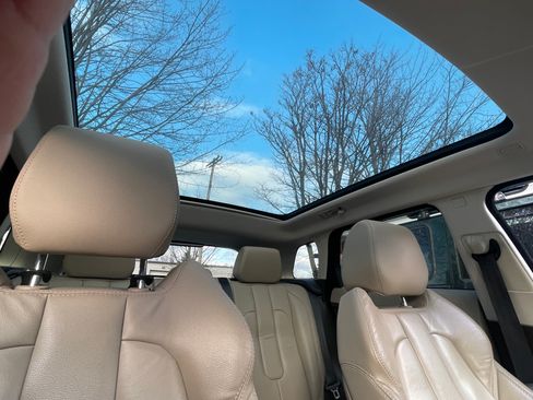 Used 2014 Land Rover Range Rover Evoque Pure Premium image 8