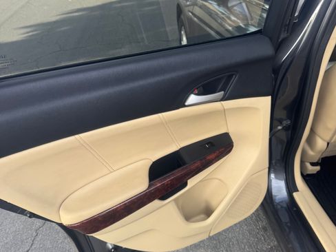 Used 2011 Honda Crosstour EX-L image 11