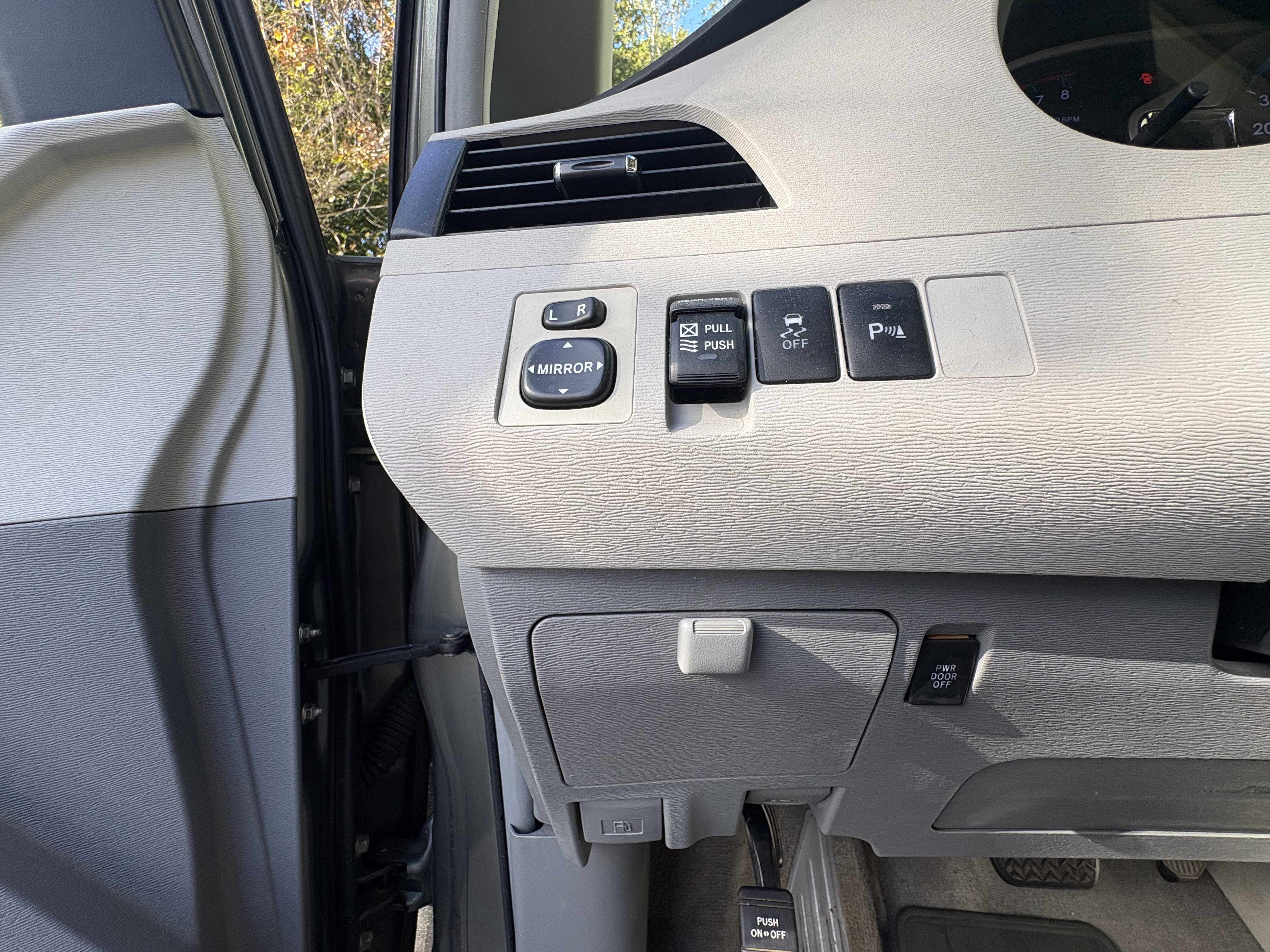Used 2011 Toyota Sienna XLE FWD image 9