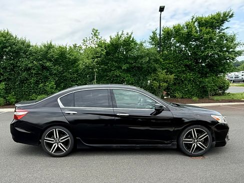 Used 2016 Honda Accord Touring image 5