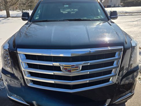 Used 2017 Cadillac Escalade Luxury image 8
