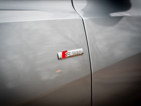 Used 2023 Audi Q8 Premium Plus w/ Premium Plus Package image 11