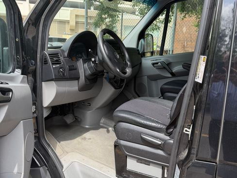 Used 2017 Mercedes-Benz Sprinter 3500 image 9
