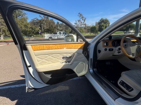 Used 2014 Bentley Flying Spur W12 image 28