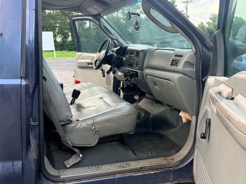 Used 2004 Ford F250 XL RWD image 11