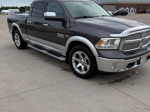 Used 2018 RAM 1500 Laramie AWD/4WD image 1