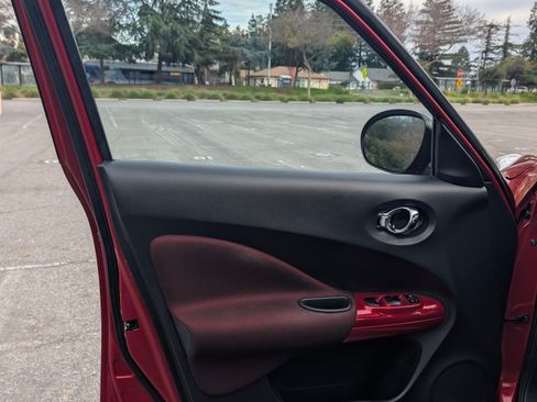 Used 2012 Nissan Juke SV w/ Interior Illumination Pkg image 2