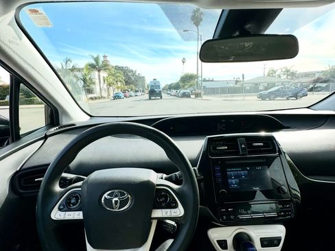 Used 2018 Toyota Prius Three Touring image 6