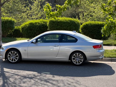 Used 2009 BMW 335i xDrive Coupe image 15
