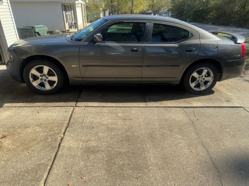 Used 2010 Dodge Charger SXT image 11