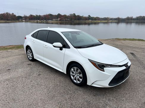 Used 2020 Toyota Corolla LE image 1