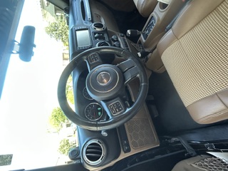 Used 2012 Jeep Wrangler Unlimited Rubicon w/ Connectivity Group AWD/4WD image 2