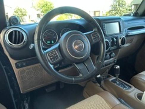 Used 2012 Jeep Wrangler Unlimited Rubicon w/ Connectivity Group AWD/4WD image 2